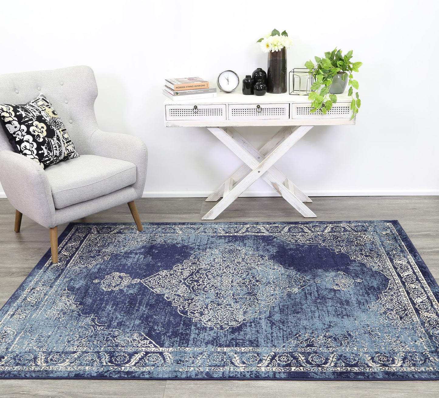 Aryana Distressed Navy Rug