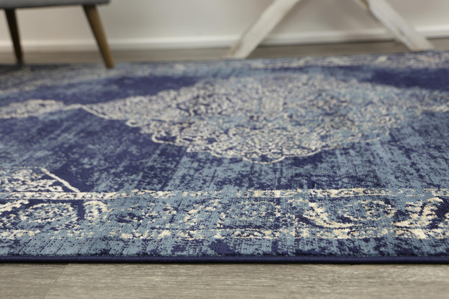 Aryana Distressed Navy Rug
