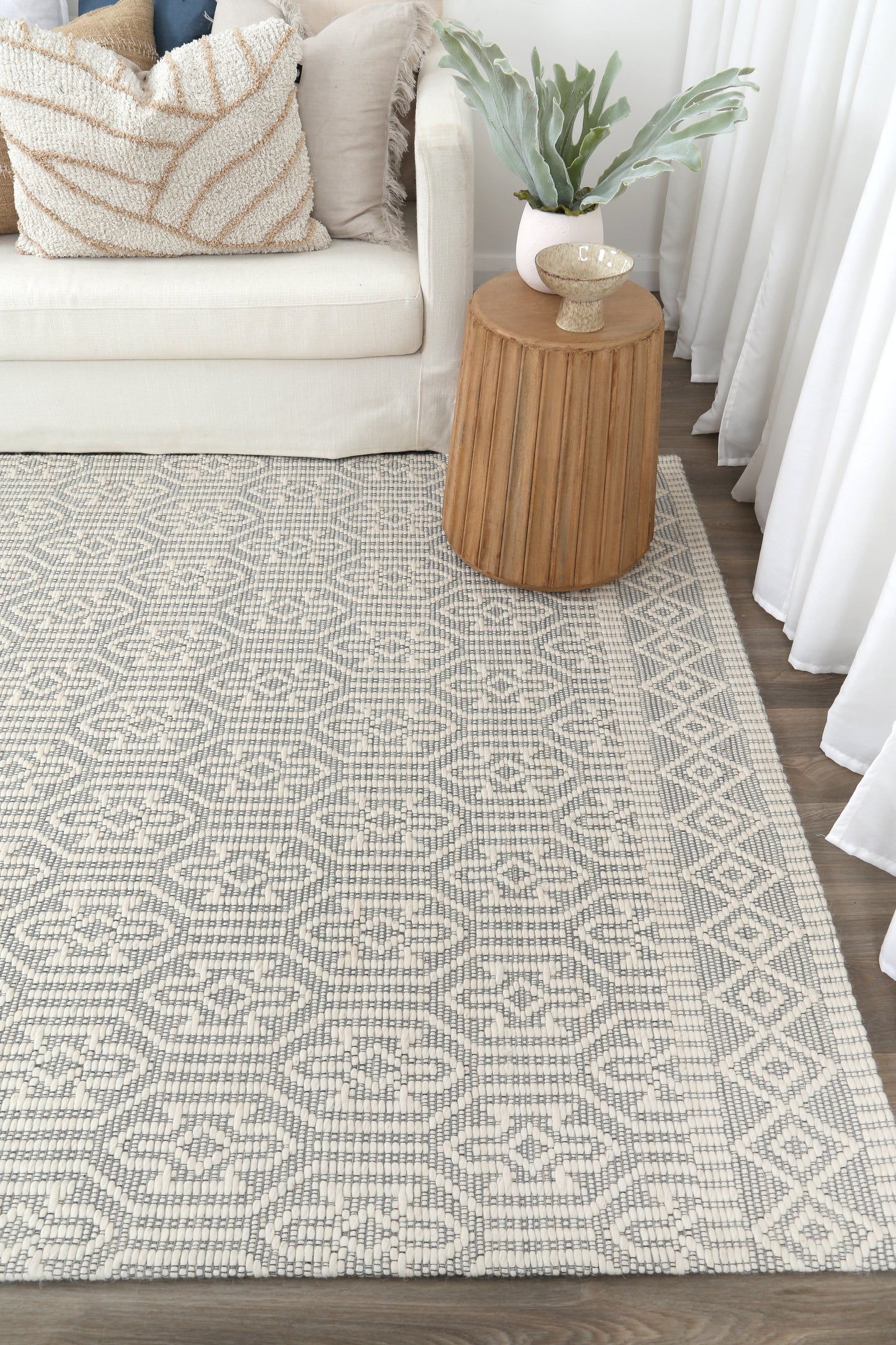 Wynter Geometric Light Grey Wool Rug