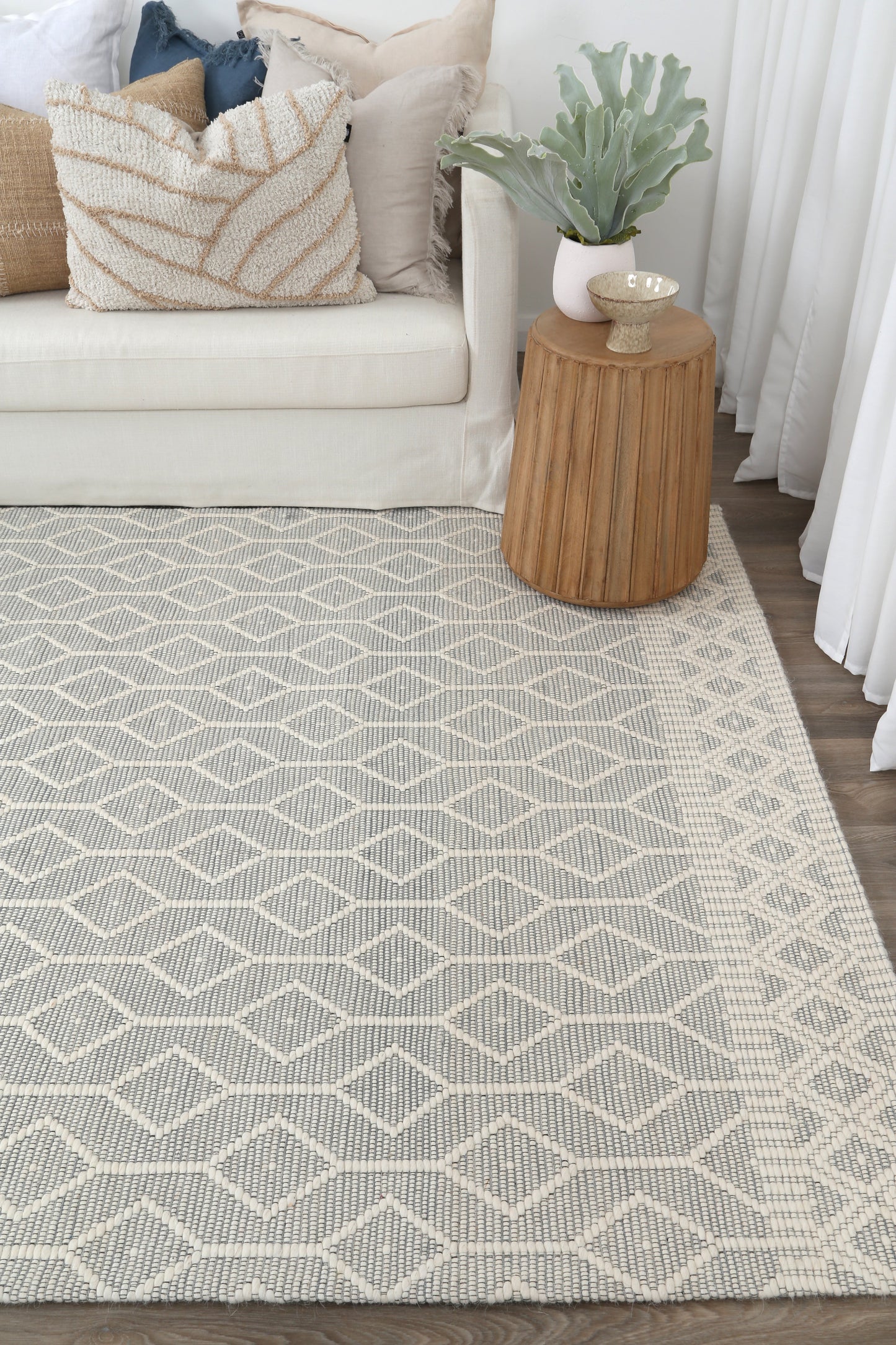 Wynter Lattice Light Grey Wool Rug
