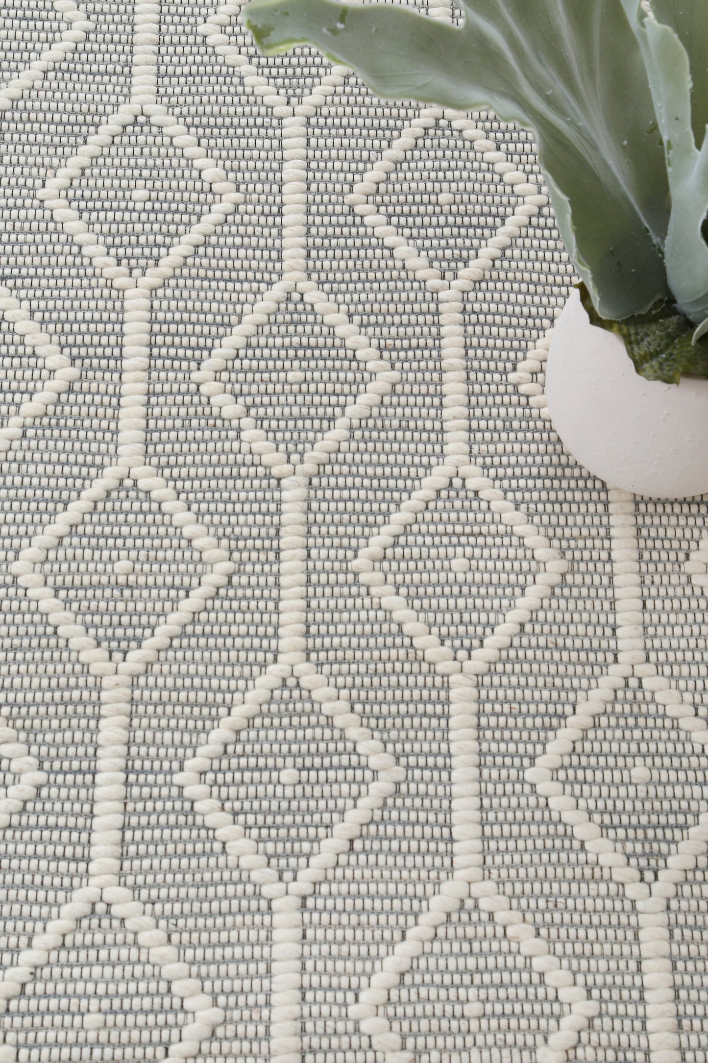 Wynter Lattice Light Grey Wool Rug