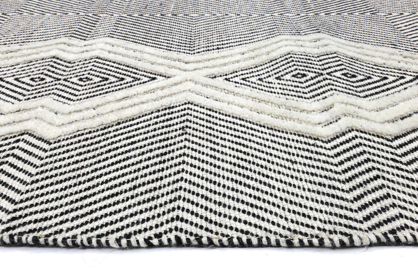 Kaiden Saw Ivory Wool Rug