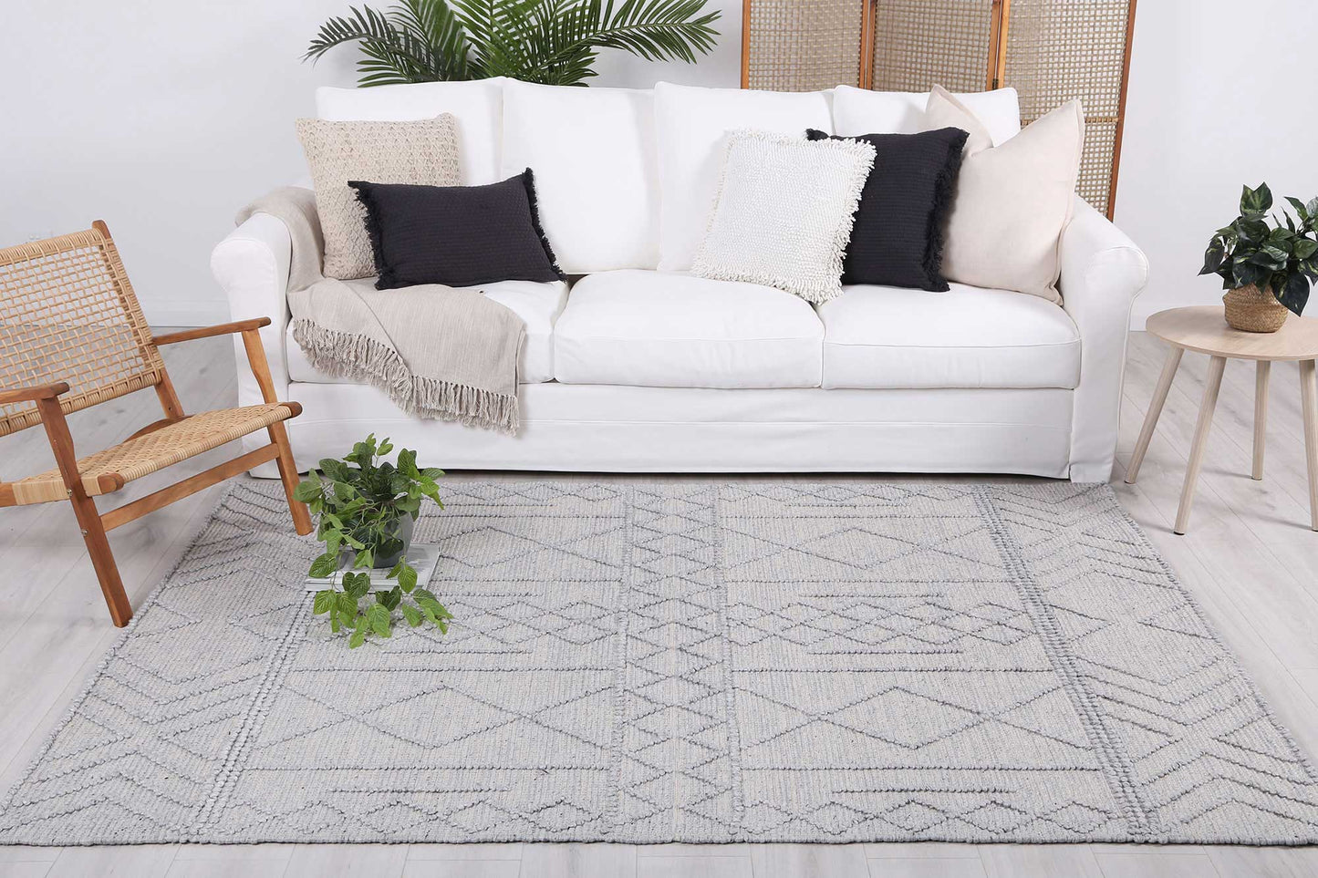 Kaiden Diamond Tribal Grey Wool Rug