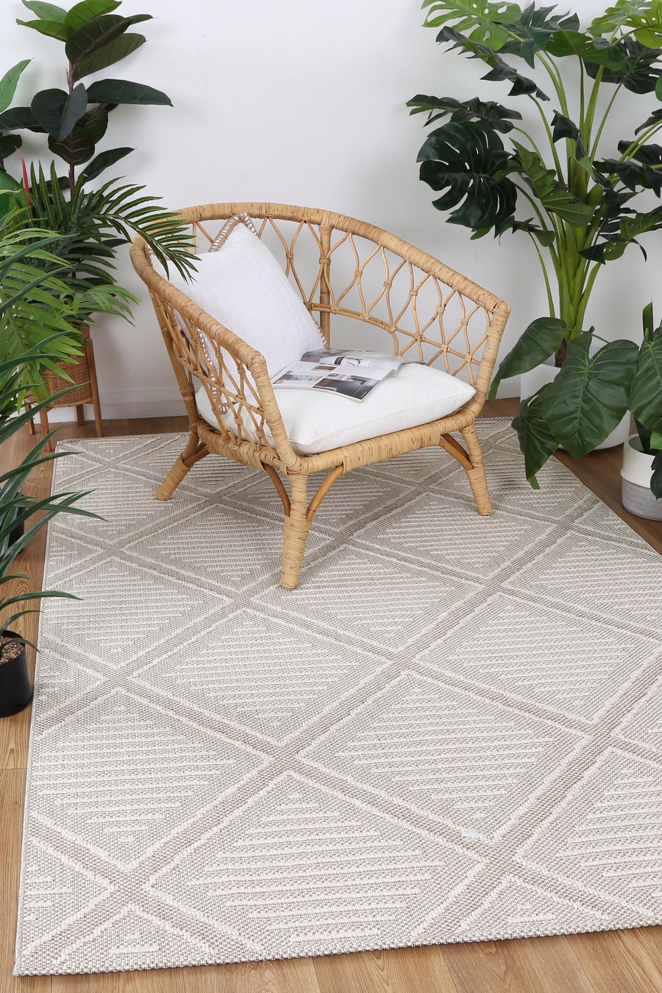 Valentina Kenilorea Beige Geometric Flatweave Rug