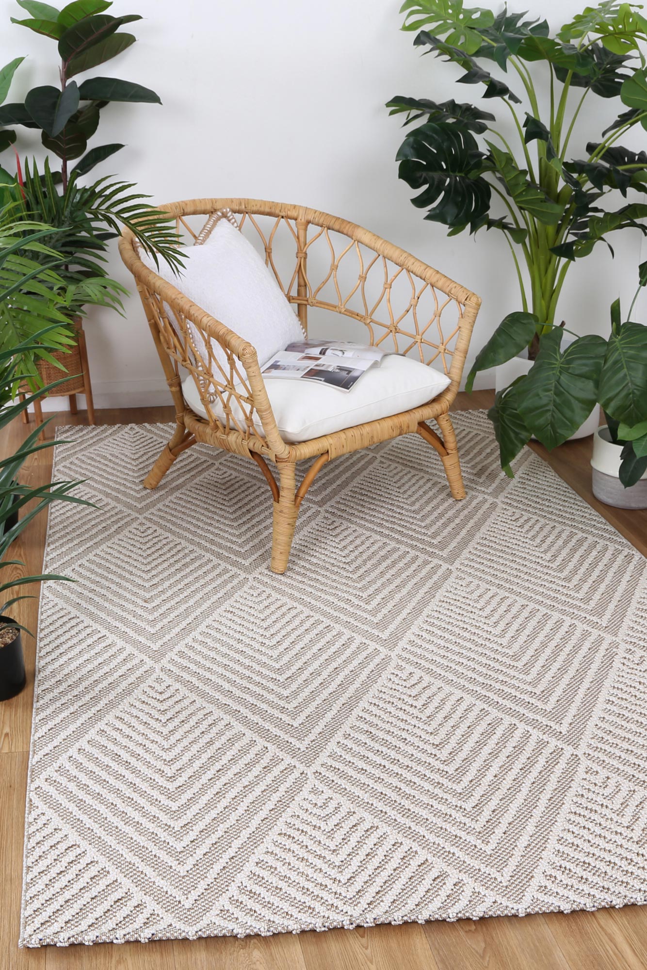 Valentina Onika Beige Geometric Flatweave Rug