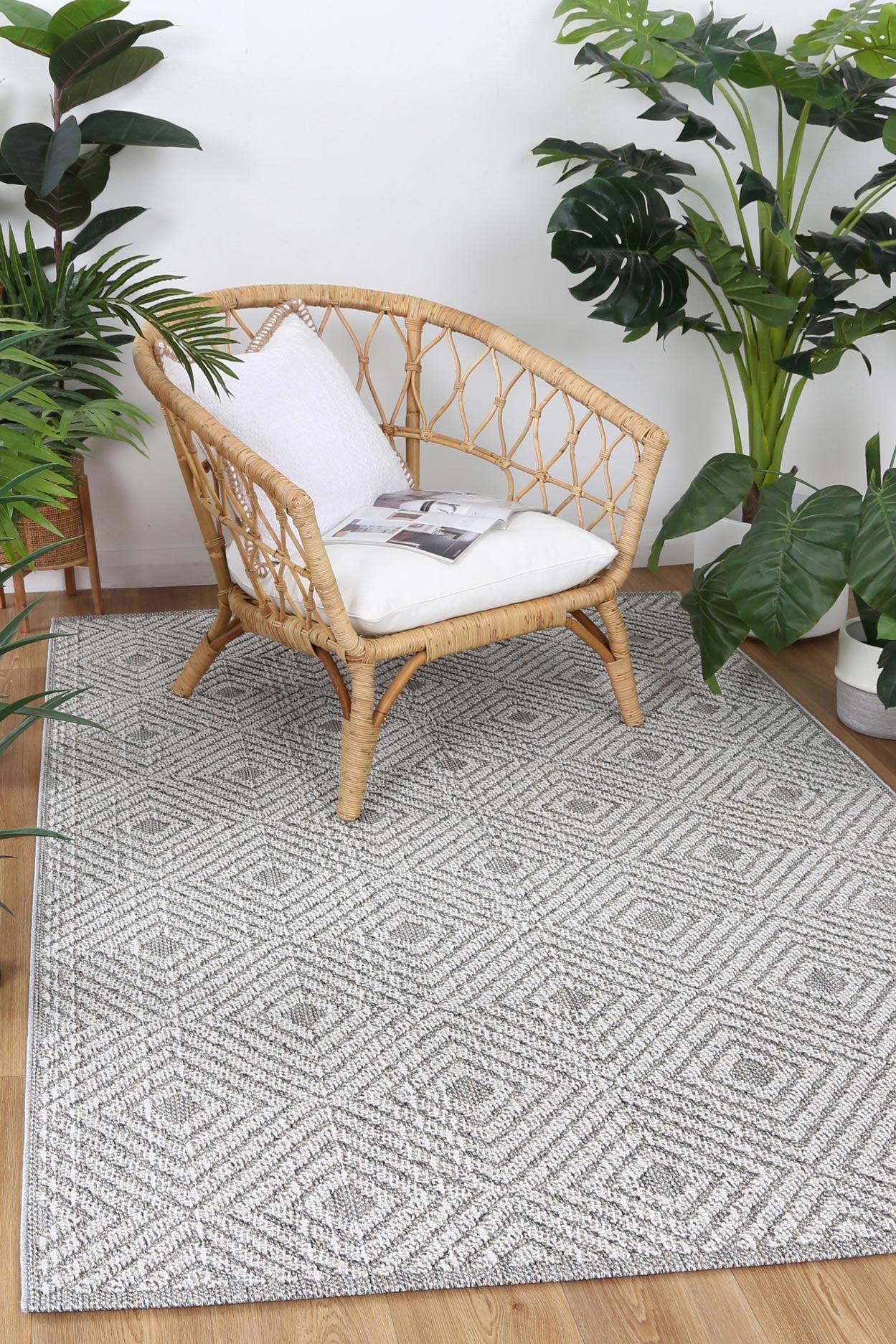 Valentina Fugui Grey Geometric Flatweave Rug