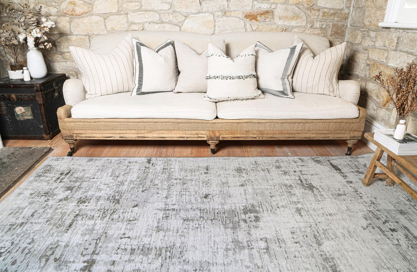 Vintage Crown Alfred Ivory Distressed Vintage Rug