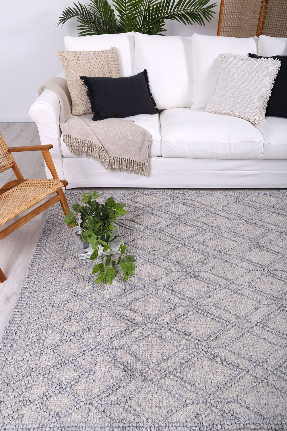 Kaiden Cobblestone Tribal Grey Wool Rug