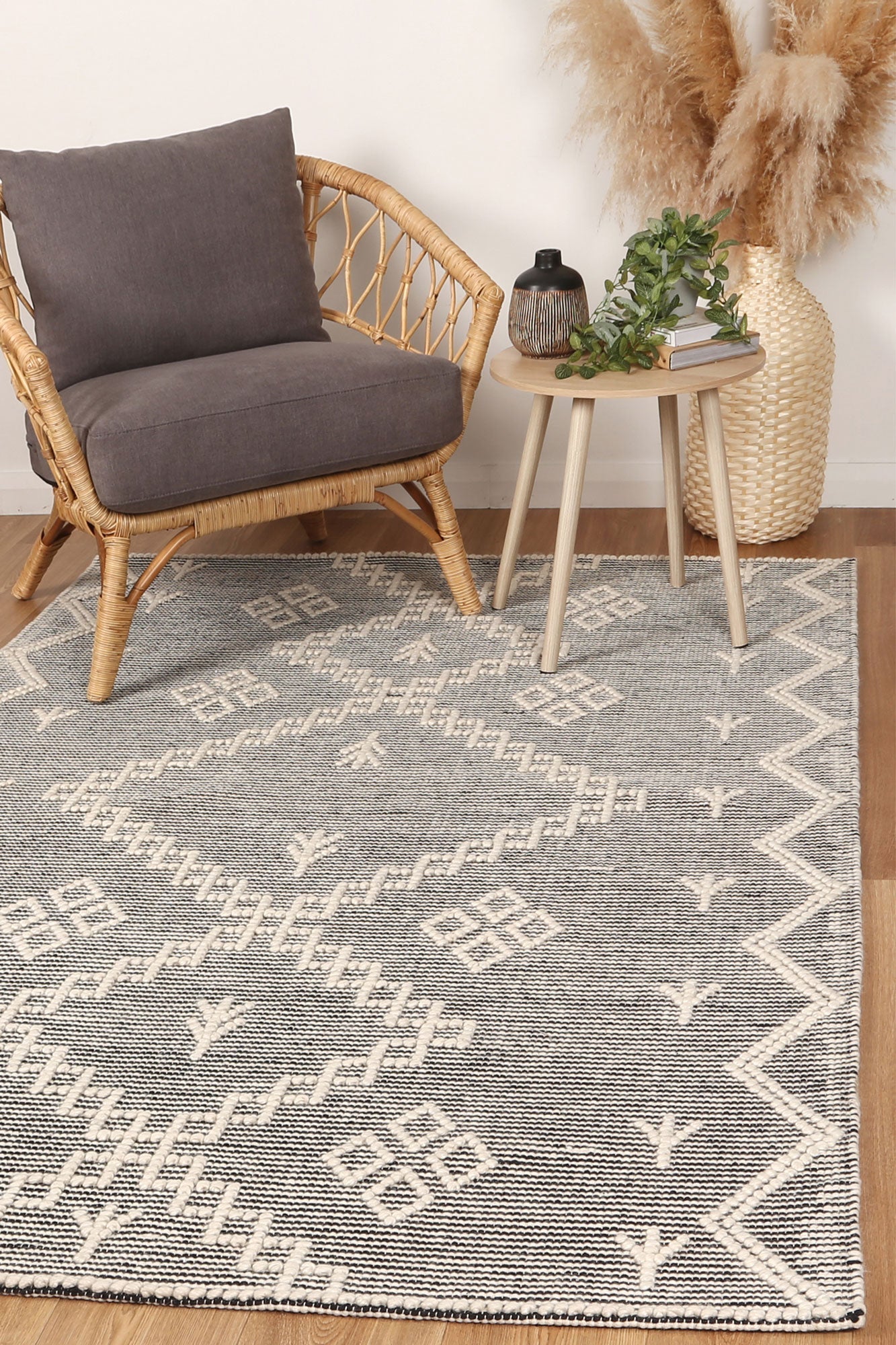 Varanasi Aztec Wool Blend Cream Rug