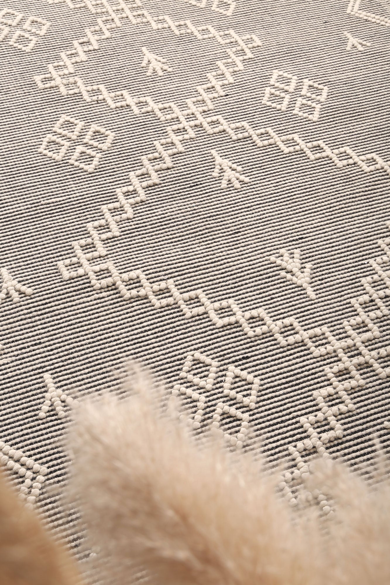 Varanasi Aztec Wool Blend Cream Rug