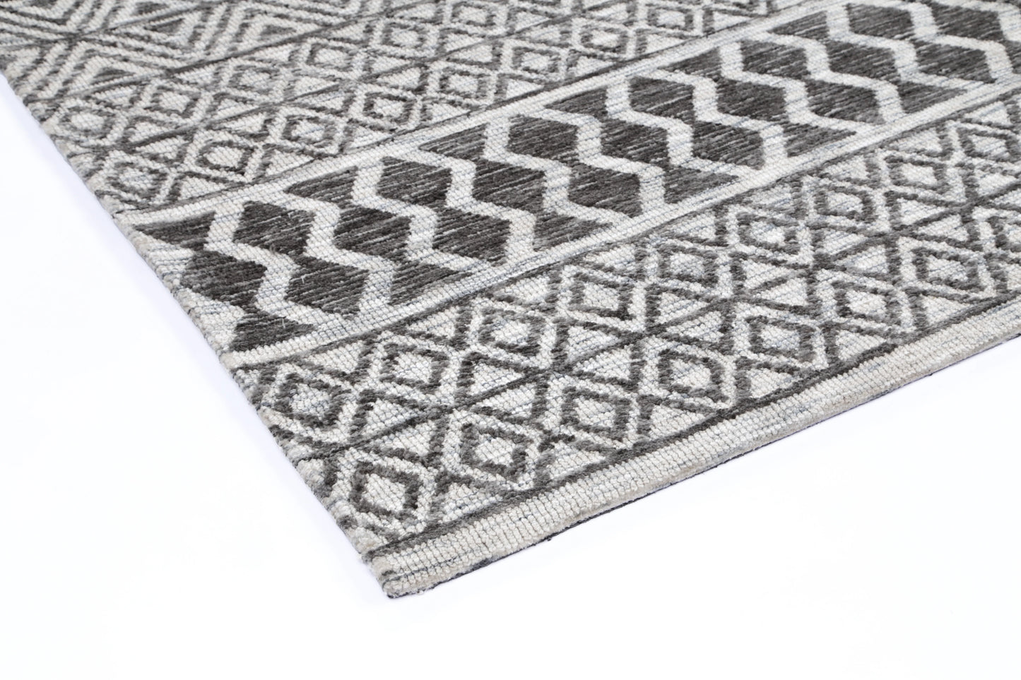 Zara Grey Cotton Blend Rug with zigzag pattern