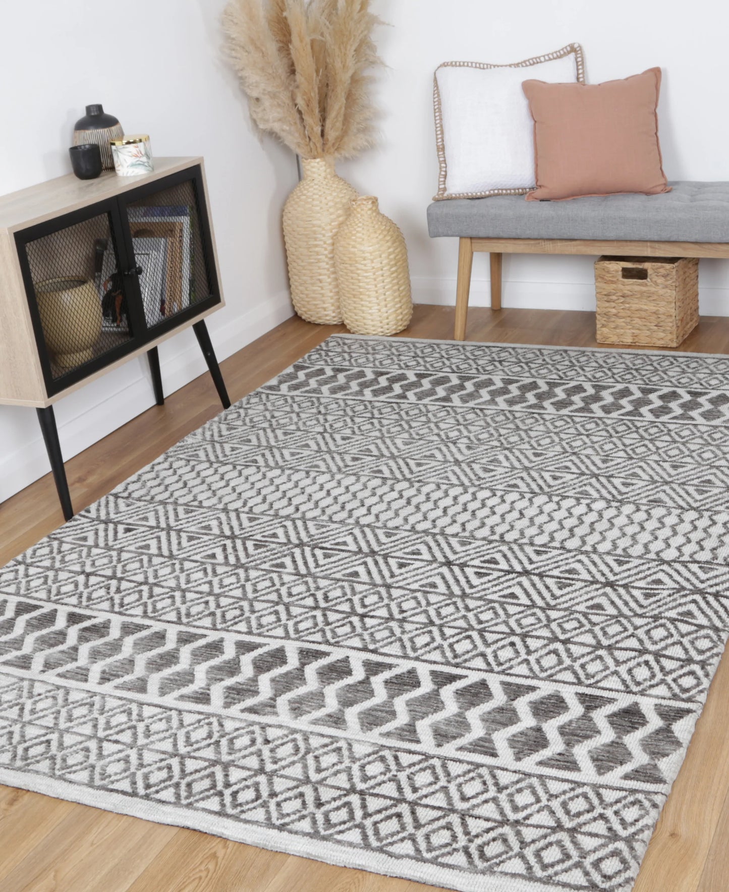 Zara Grey Cotton Blend Rug with zigzag pattern