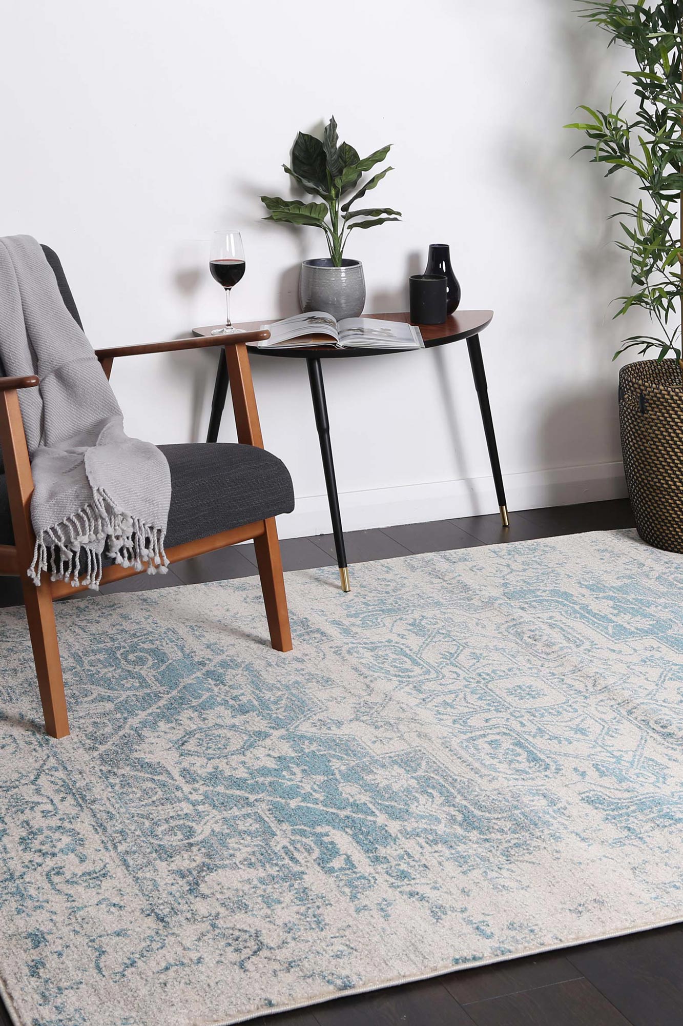 Exquisite Ivory & Blue Vintage Rug