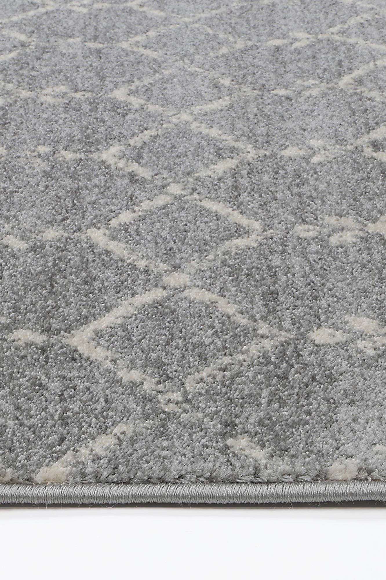 Exquisite Grey & Ivory Argyle pattern Rug