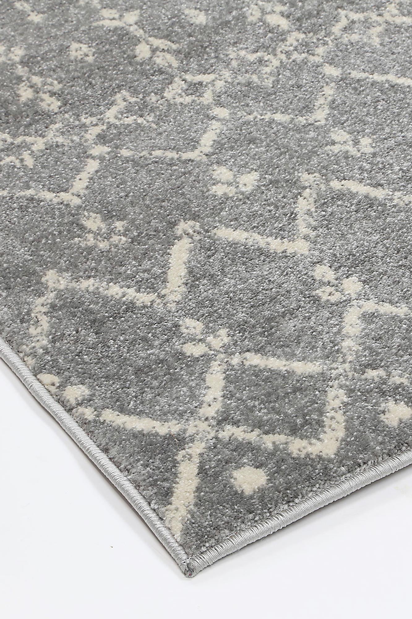 Exquisite Grey & Ivory Argyle pattern Rug