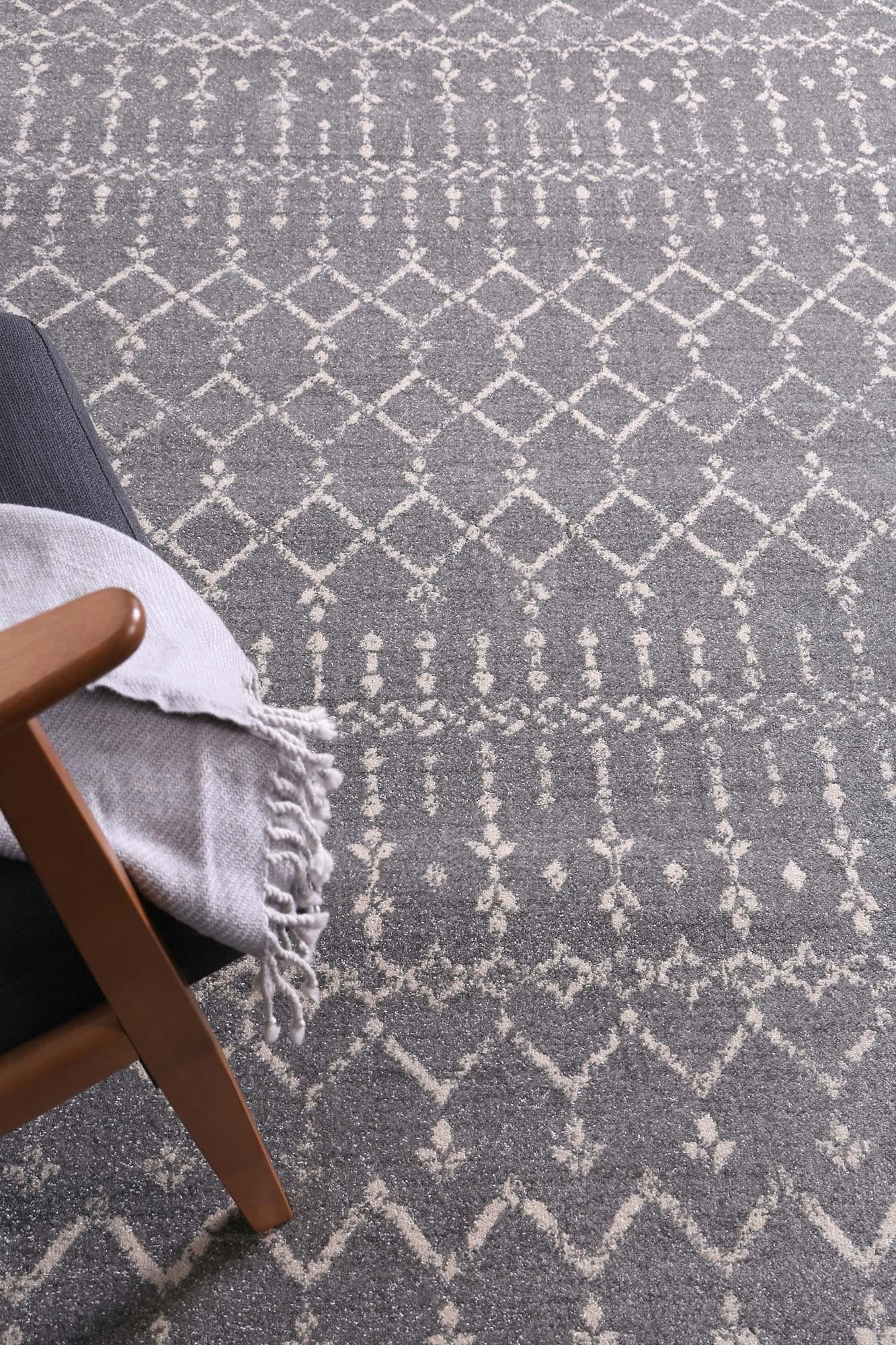 Exquisite Grey & Ivory Argyle pattern Rug