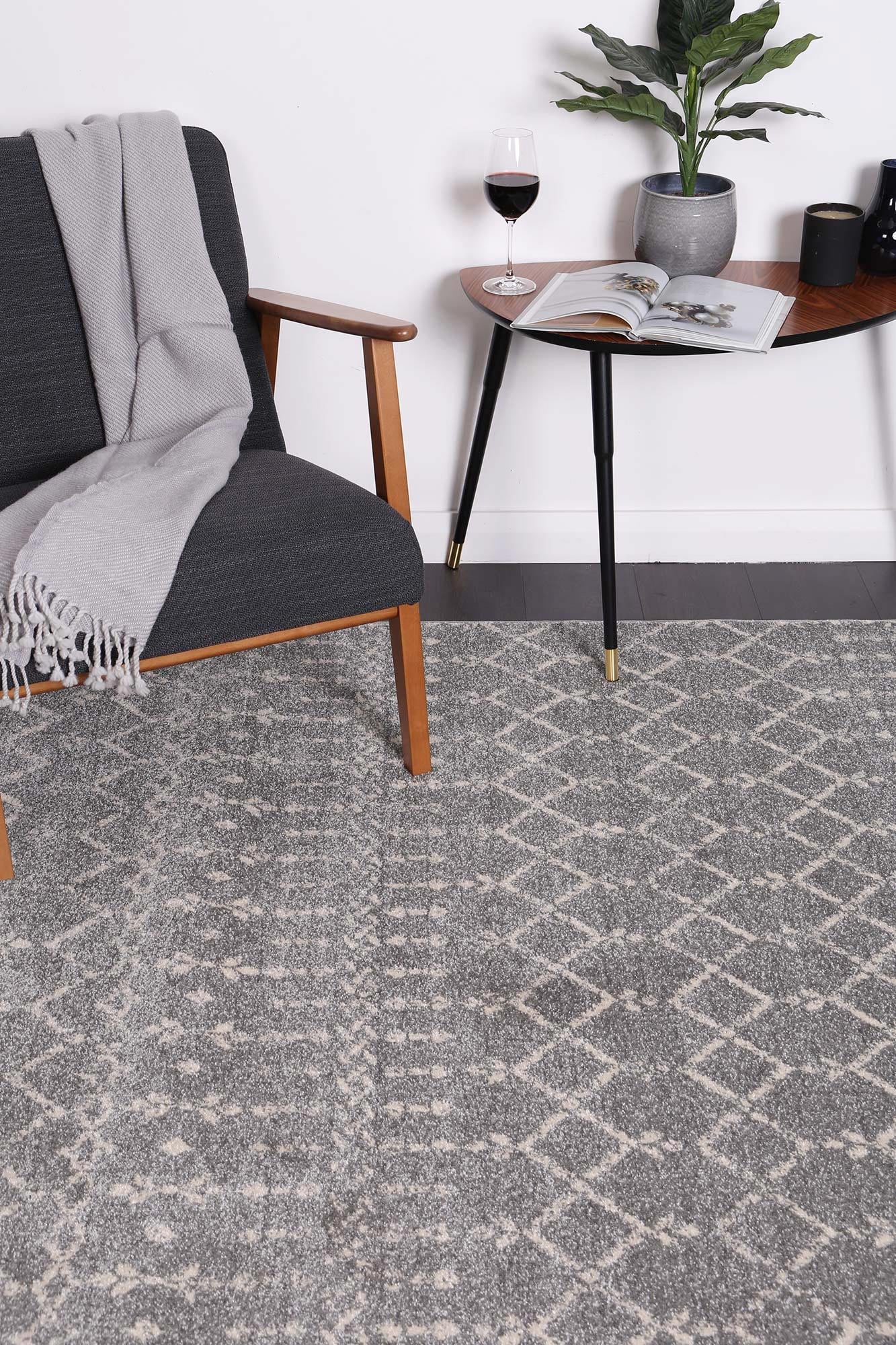 Exquisite Grey & Ivory Argyle pattern Rug