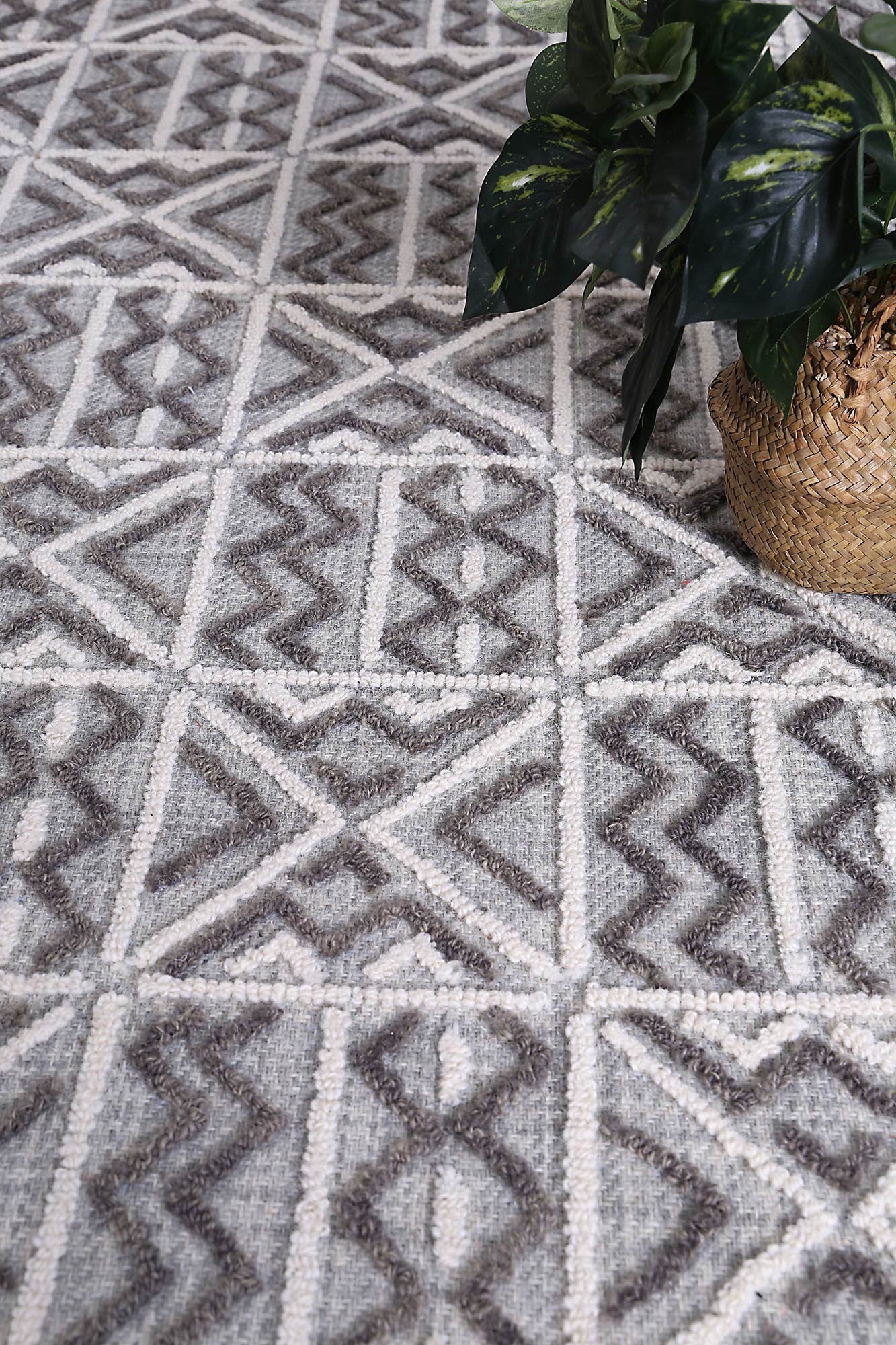 Mirabella Cordoba Grey Zigzag Pattern Rug