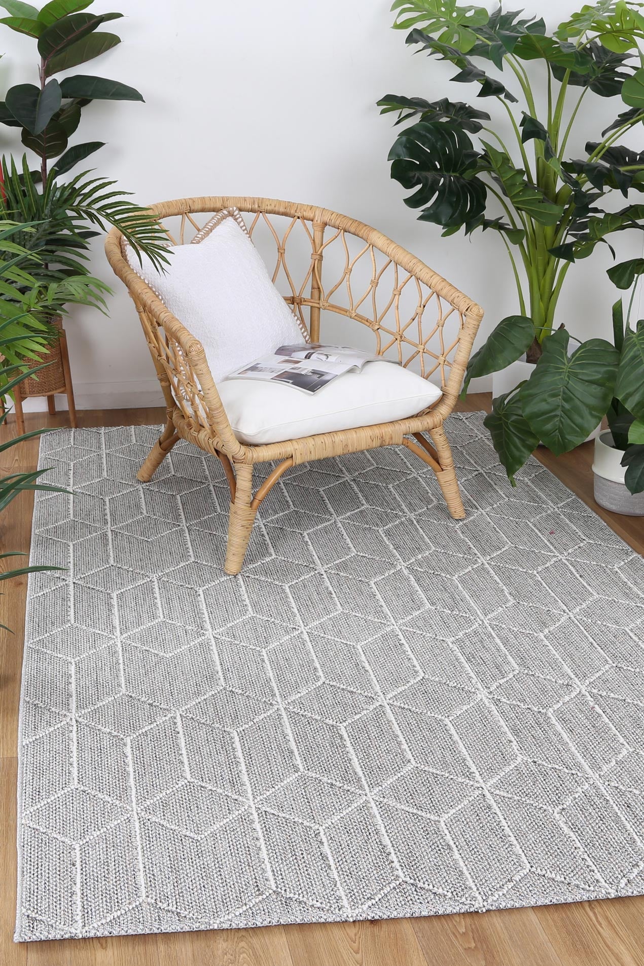 Valentina Totori Ash Geometric Flatweave Rug