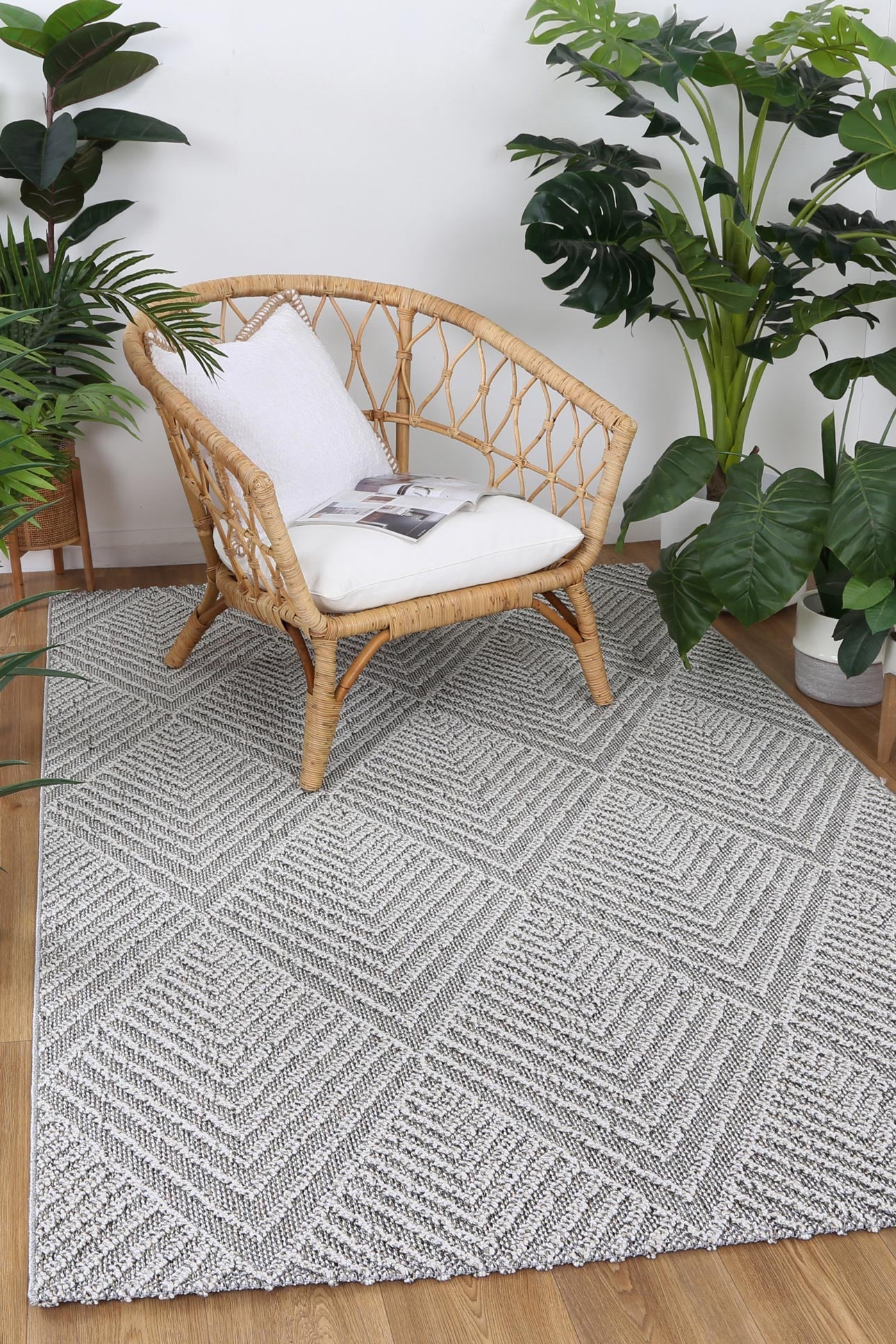 Valentina Kini Grey Geometric Flatweave Rug