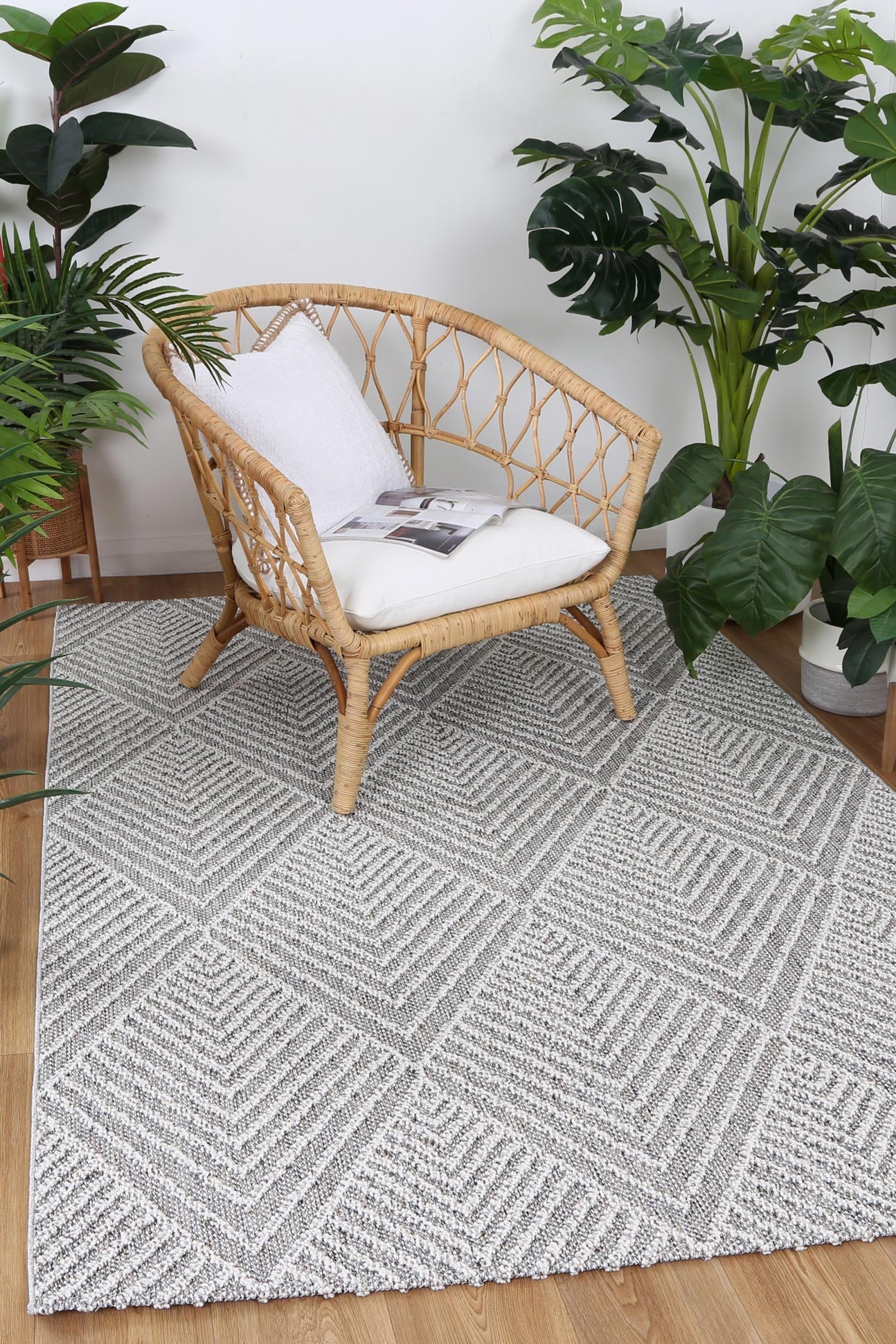 Valentina Menapi Ash Geometric Flatweave Rug