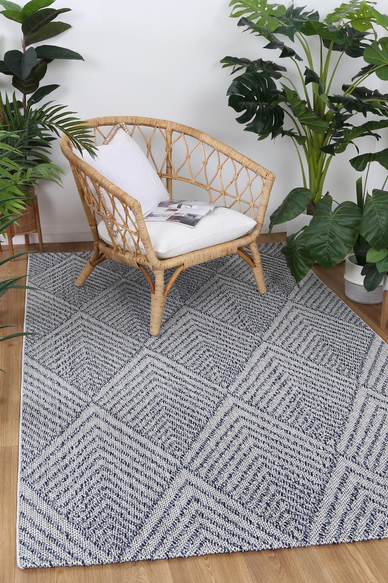 Valentina Naka Charcoal Geometric Flatweave Rug