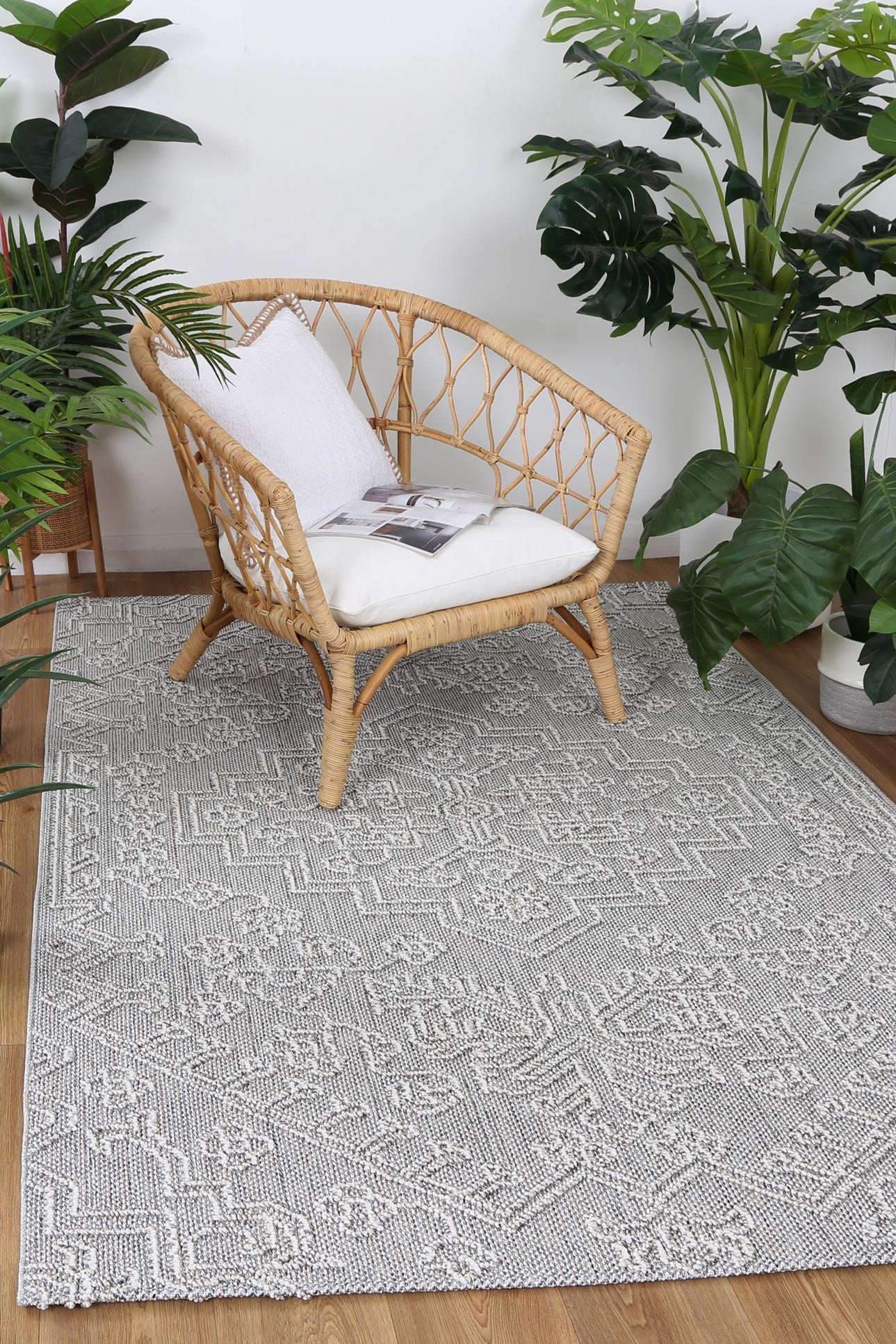 Valentina Nori Grey Tribal Flatweave Rug