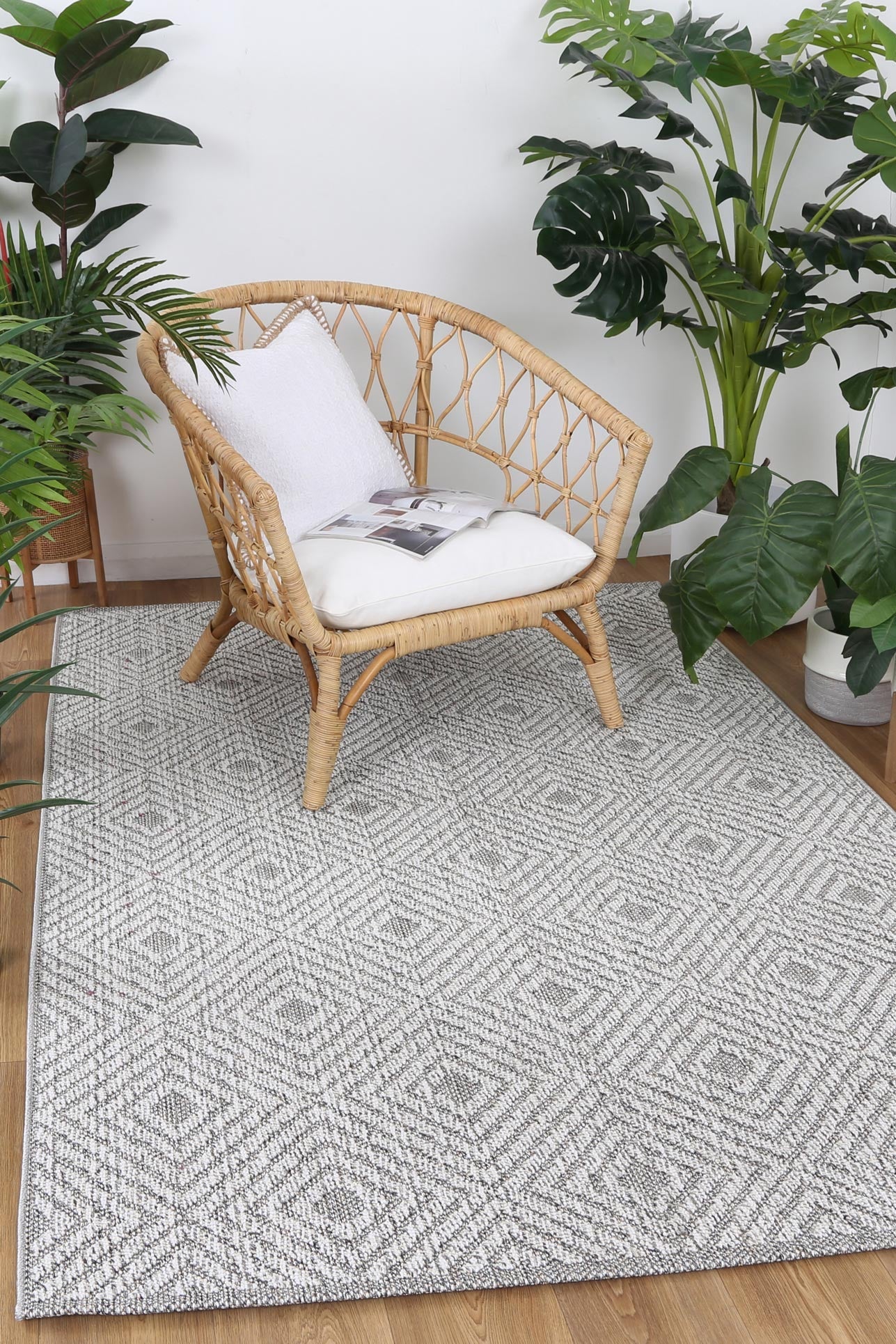 Valentina Walasi Ash Geometric Flatweave Rug