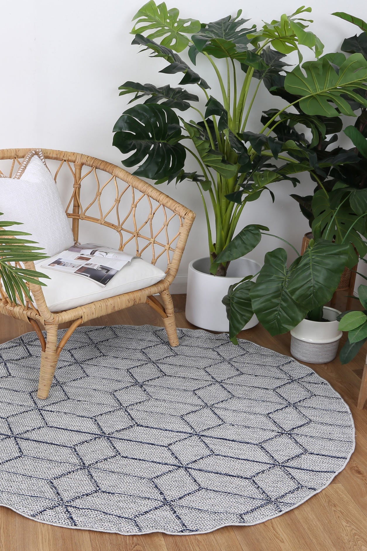 Valentina Greenslade Charcoal Geometric Round Flatweave Rug