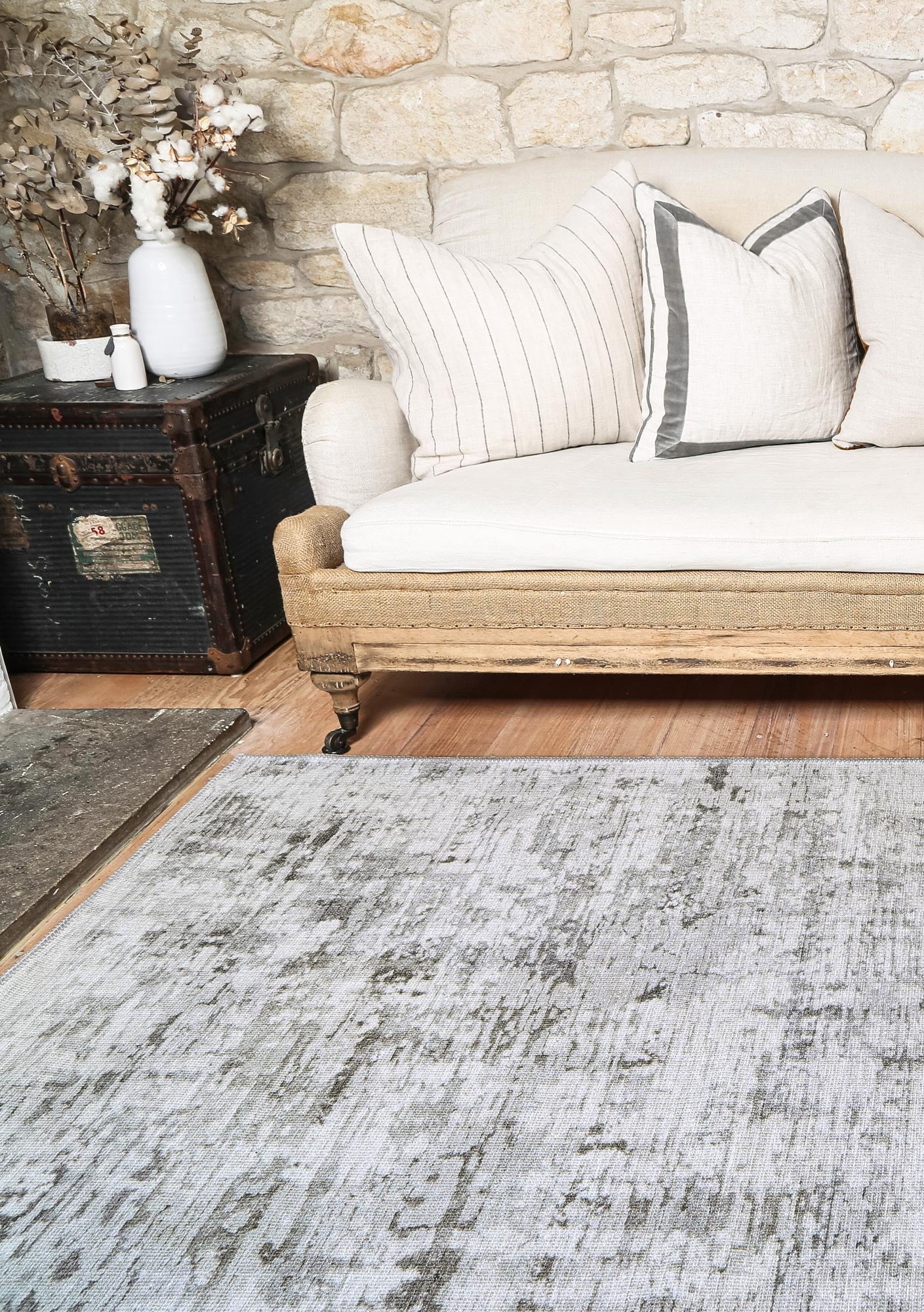 Vintage Crown Alfred Ivory Distressed Vintage Rug